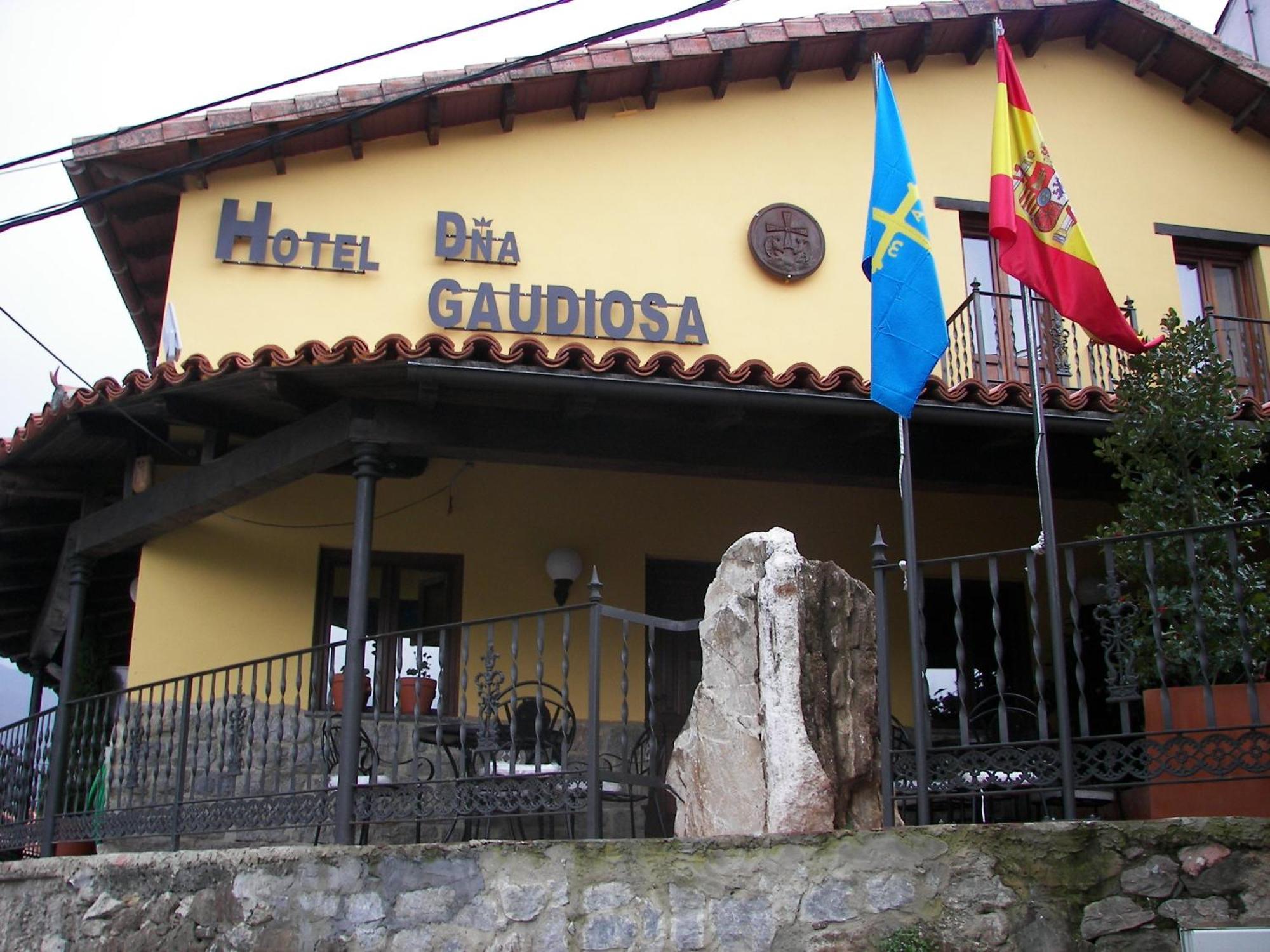 Hotel Dona Gaudiosa 폴라데레나 외부 사진